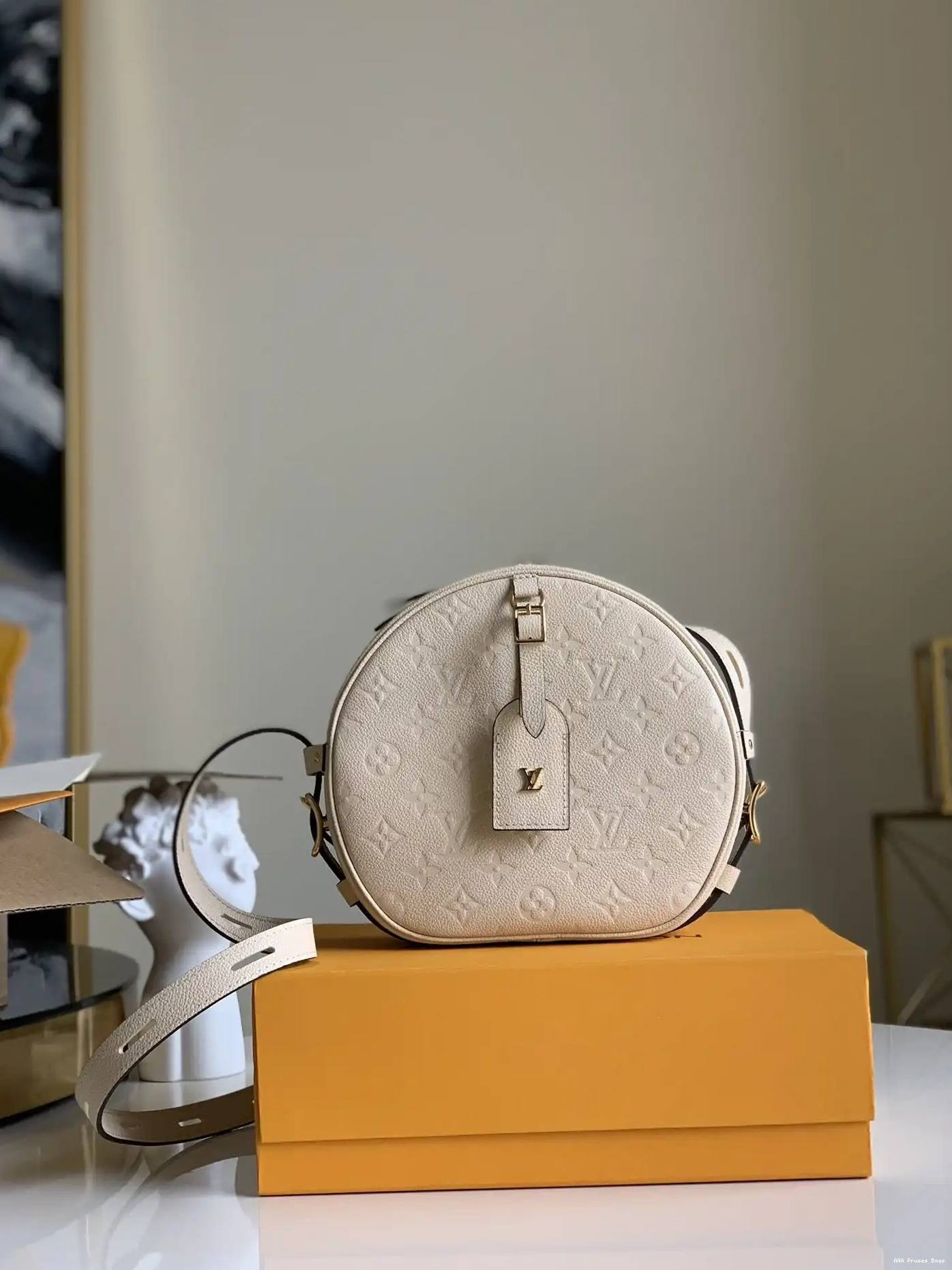 AAA Pruses Bags MM BOITE SOUPLE CHAPEAU VUITTON LOUIS 0620